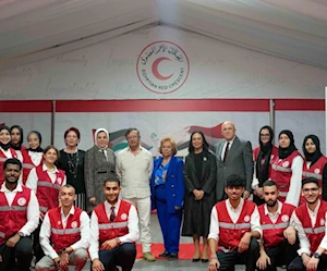 الرئيس الكولومبي غوستافو بيترو مع فريق الهلال الأحمر المصري (تواصل اجتماعي) الرئيس الكولومبي غوستافو بيترو مع فريق الهلال الأحمر المصري (تواصل اجتماعي)