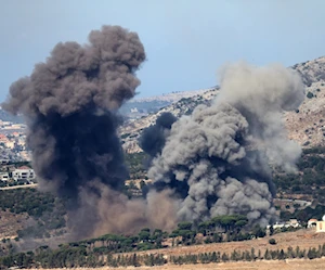 تصاعد الدخان عقب غارة جوية إسرائيلية على أطراف قرية الجرمق في جنوب لبنان (أ ف ب) تصاعد الدخان عقب غارة جوية إسرائيلية على أطراف قرية الجرمق في جنوب لبنان (أ ف ب)