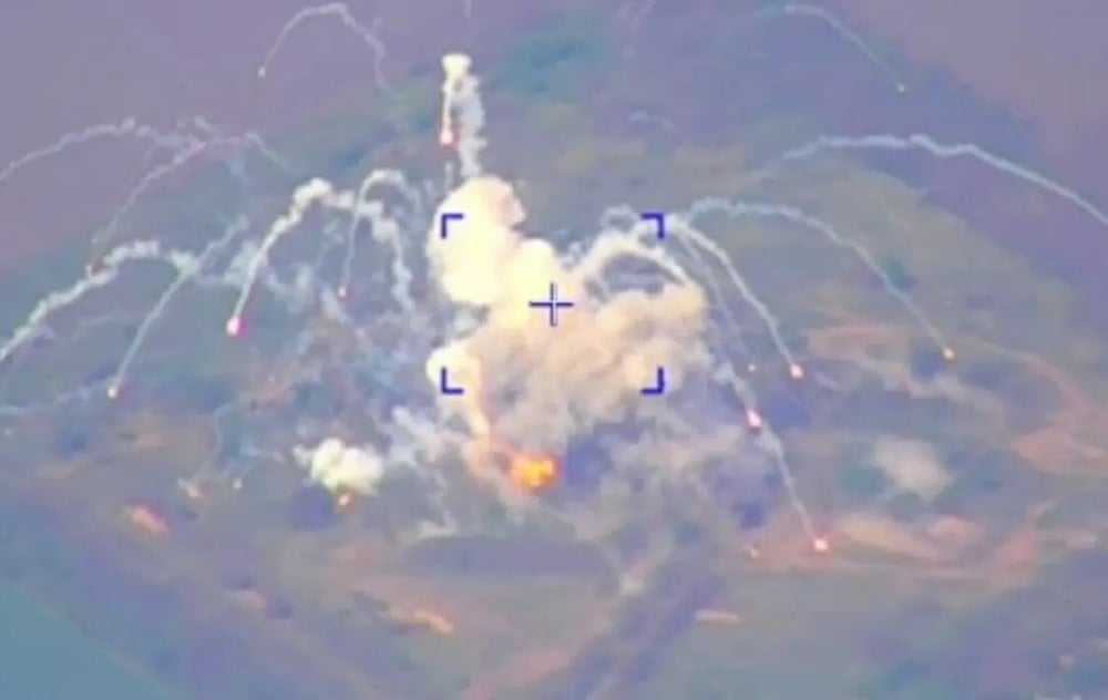 مشاهد لتدمير طائرة من طراز