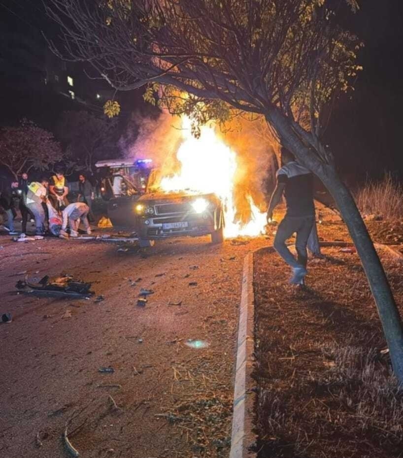 السيارة المستهدفة في دوحة كفرمان جنوبيّ لبنان (مواقع تواصل)