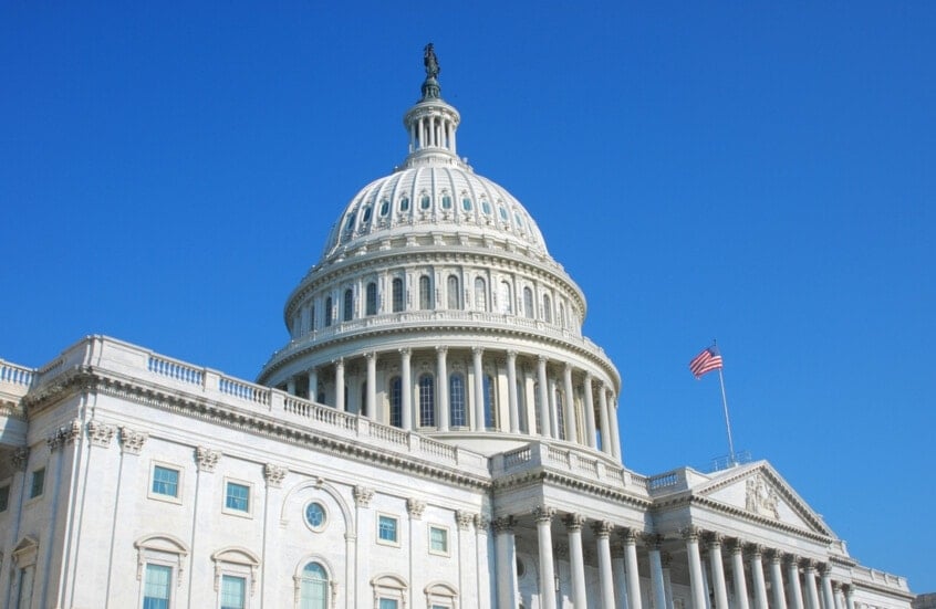 مجلس الشيوخ الأميركي يقر حزمة قوانين لإنهاء أطول إغلاق حكومي