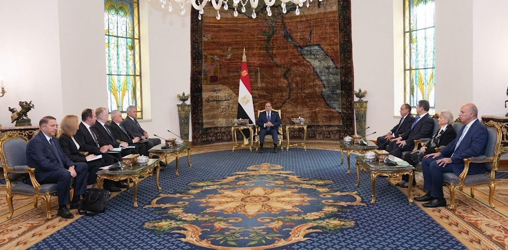 الرئيس المصري عبد الفتاح السيسي يستقبل بالقاهرة سكرتير مجلس الأمن الروسي سيرغي شويغو والوفد المرافق