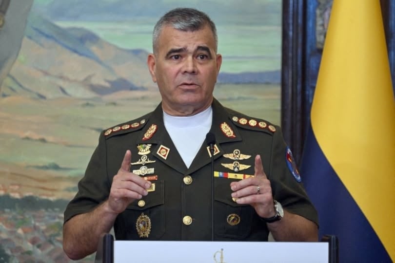 وزير الدفاع الفنزويل d فلاديمير بادرينو لوبيز