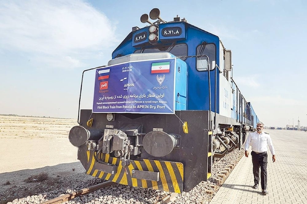 طريق موسكو - طهران.. السياسة تسير على القضبان