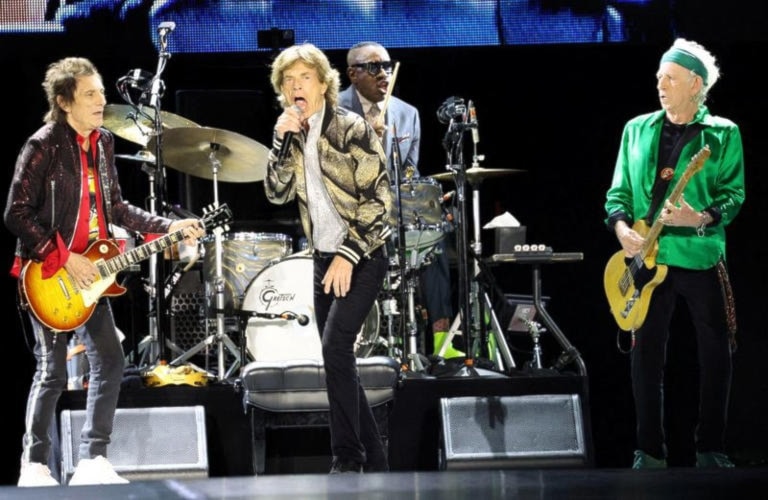 أفراد فرقة رولينج ستونز البريطانية (رويترز)