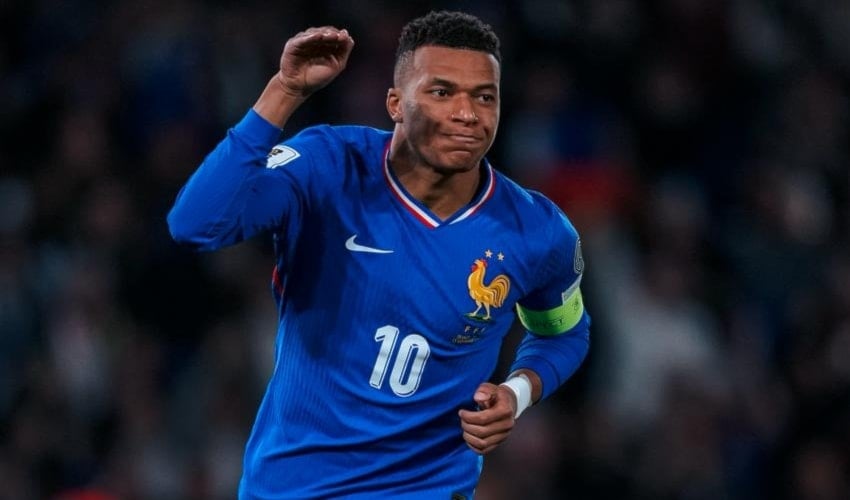 فرنسا تكتسح أوكرانيا وتبلغ مونديال 2026 رسمياً