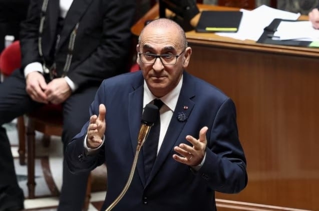 وزير الداخلية الفرنسي لوران نونيز يتحدث خلال جلسة للجمعية الوطنية في باريس بفرنسا (رويترز)