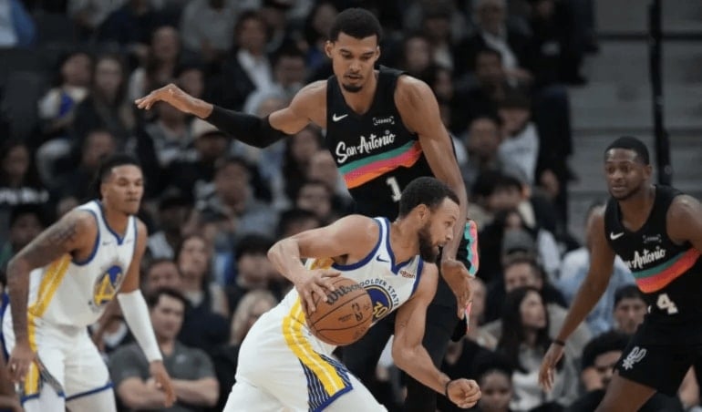 كوري يتألّق أمام سبيرز وثاندر يصفع ليكرز.. ويوكيتش يبدع بـ55 نقطة