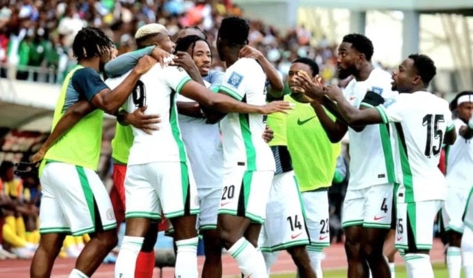 نيجيريا تكتسح الغابون وتبلغ نهائي الملحق الأفريقي المؤهل لمونديال 2026