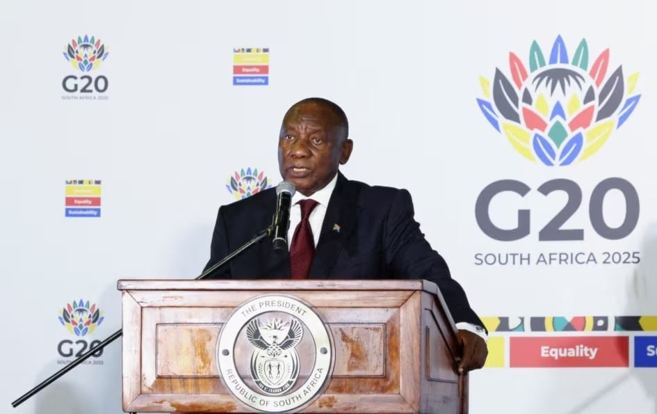 رئيس جنوب أفريقيا سيريل رامافوزا يتحدث على هامش اجتماع وزراء خارجية مجموعة العشرين في جوهانسبرغ (رويترز)