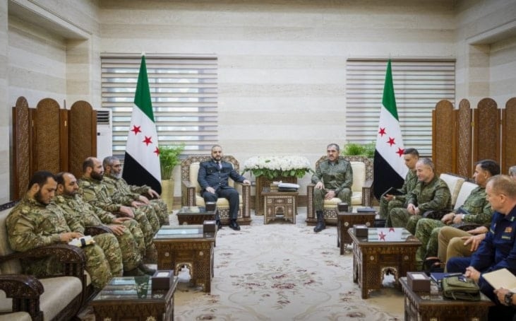 وزير الدفاع السوري يستقبل وفداً روسيا في دمشق