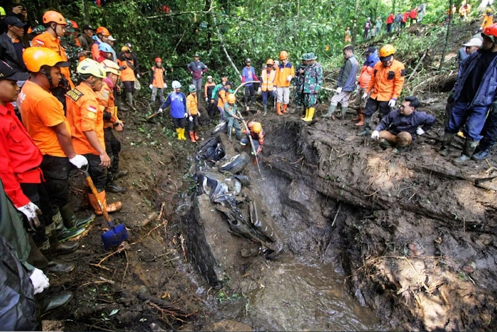  أكثر من 700 شخص من فرق الانقاذ والجيش والشرطة يبحثون عن المفقودين لليوم الثالث على التوالي 