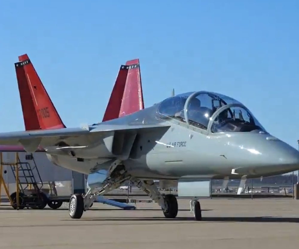 بوينغ تقترب من شراكة دولية لتسويق طائرة التدريب 