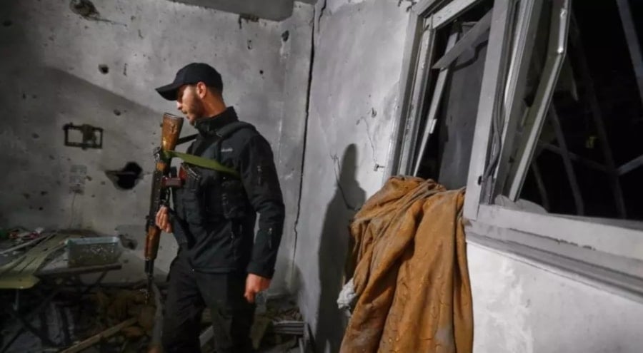 من موقع الإنفجار في المزة (وكالات)