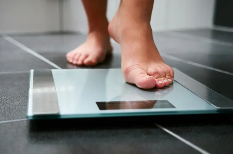 أفضل وقت لقياس الوزن هو في الصباح مباشرة بعد الاستيقاظ واستخدام الحمام