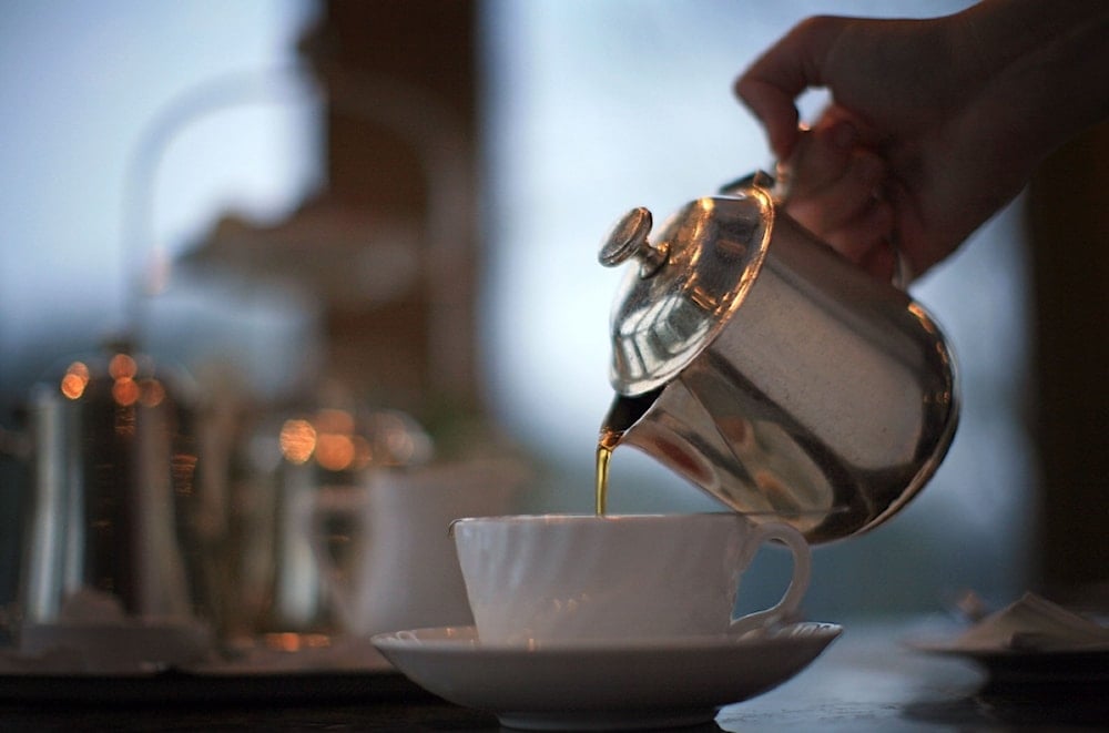 إحذروا شرب الشاي بهذه الطريقة قد تصابون بسرطان المريء!