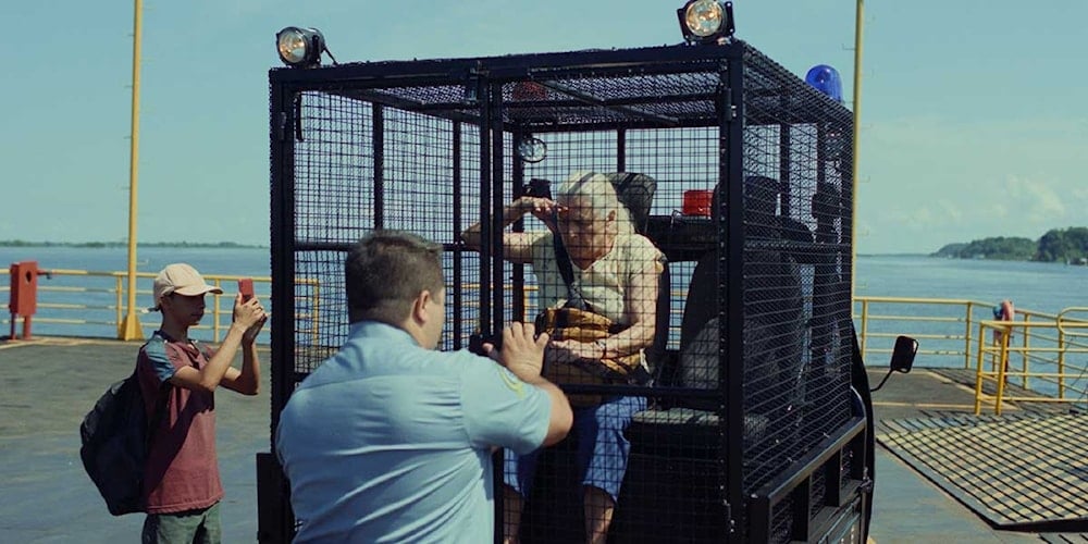 قبل أن تهرب من عربة الشؤون الإجتماعية