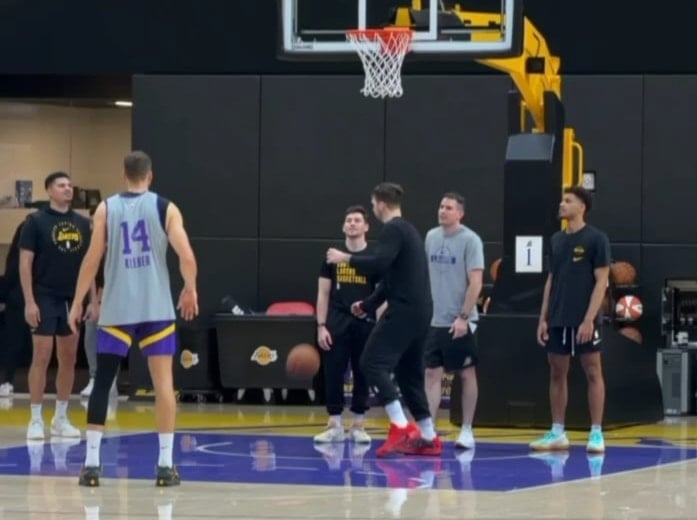 كرة دونتشيتش.. مِن الروائع في الدوري الأميركي (video)