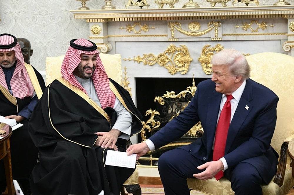 الرئيس الأميركي دونالد ترامب يلتقي ولي العهد السعودي محمد بن سلمان في المكتب البيضاوي بالبيت الأبيض في واشنطن - 18 تشرين الثاني/نوفمبر 2025 (أ ف ب)
