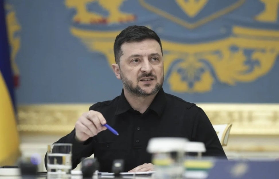زيلينسكي يتوجه إلى تركيا لتكثيف المفاوضات وسط غياب الوفد الروسي