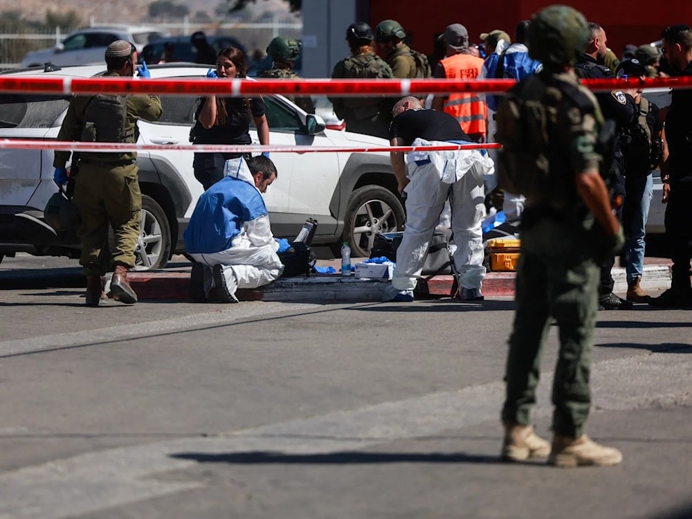 مقتل مستوطن وإصابة 3 آخرين في عملية دهس وطعن عند 