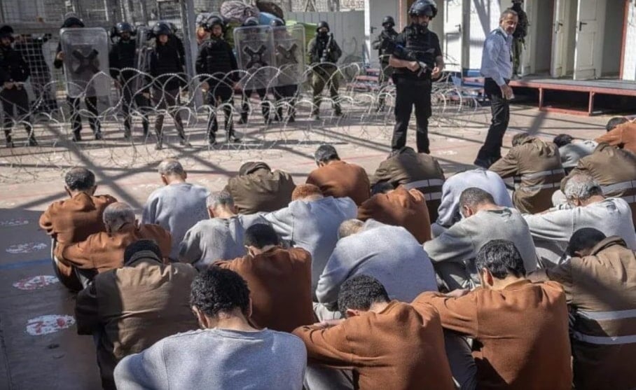 أسرى فلسطينيين في السجون الإسرائيلية (أرشيفية)