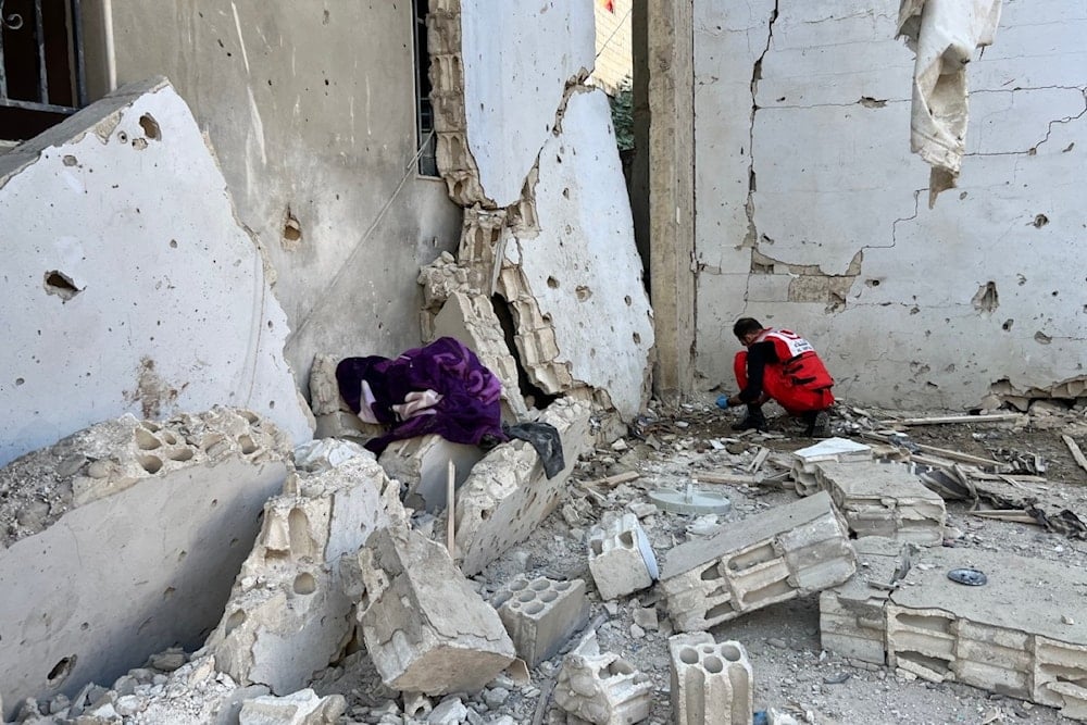 من آثار القصف الإسرائيلي الذي استهدف مخيم عين الحلوة في صيدا، جنوبي لبنان (أ ف ب)