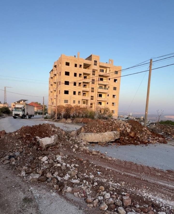 قوات الاحتلال تغلق مداخل بلدة بيت أمر شمال الخليل وتفرض طوقاً أمنياً شاملاًَ 19 تشرين الثاني/نوفمبر 2025