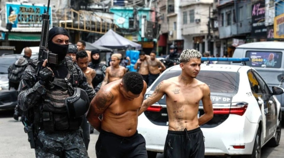 الشرطة البرازيلية تعتقل عصابات في مدينة ريو دي جانيرو