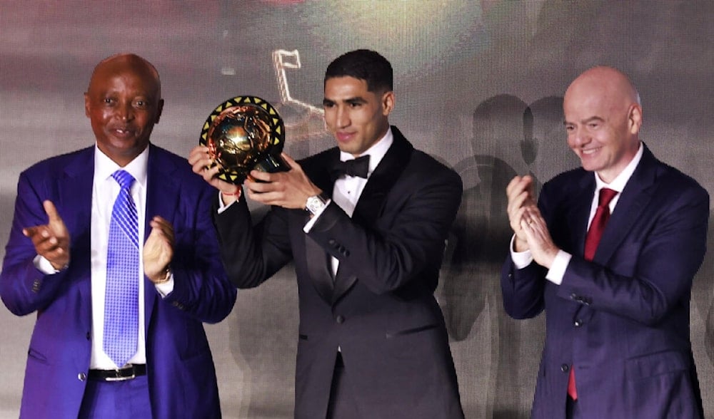 أشرف حكيمي يتوج بجائزة أفضل لاعب أفريقي لعام 2025