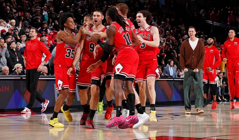 فوسيفيتش يحسم فوز شيكاغو بولز بثلاثية قاتلة أمام بليزرز