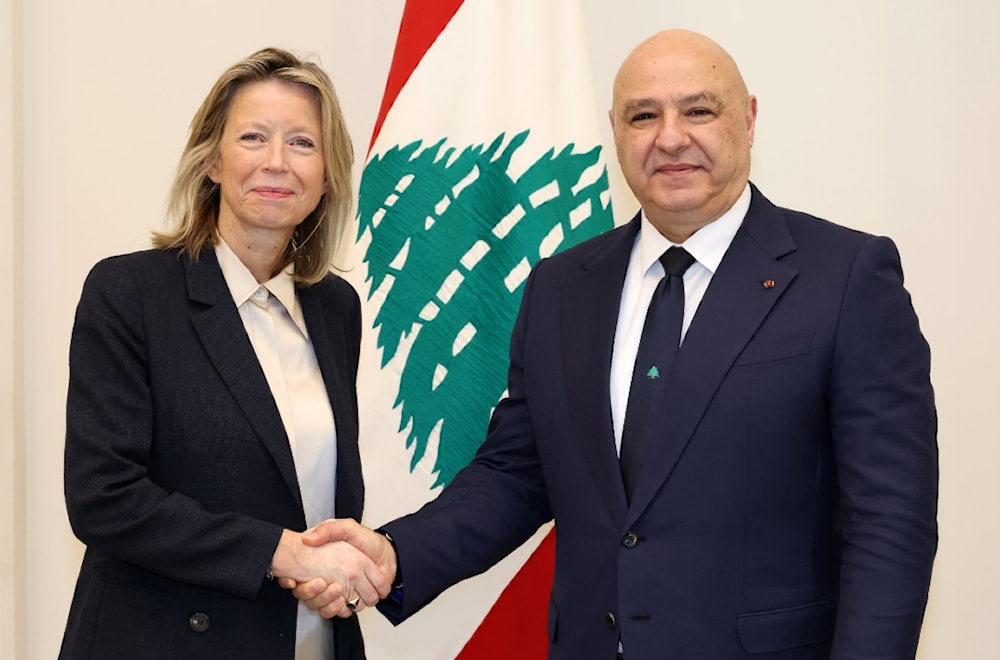 الرئيس اللبناني جوزاف عون خلال لقائه الممثلة الخاصة للاتحاد الأوروبي لحقوق الإنسان كايسا أولونغرين - 21 تشرين الثاني/نوفمبر 2025 