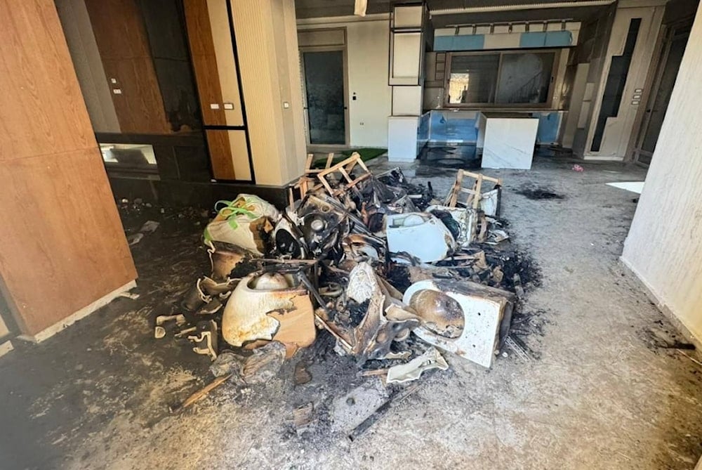 آثار هجوم المستوطنين على منطقة طاروجا جنوب نابلس وحرق منازل ومحتوياتها (وسائل إعلام فلسطينية)