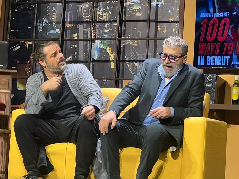 يوسف الخال وعمار شلق في لقطة من مسرحية 