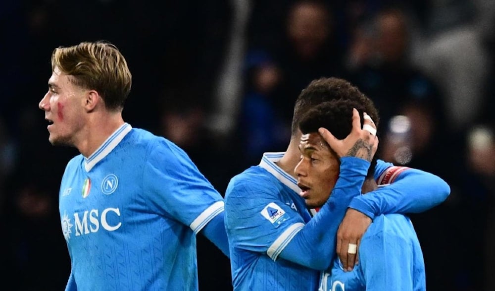 نابولي يهزم أتالانتا بثلاثية ويعتلي صدارة الكالتشيو مؤقتاً