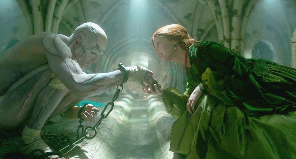 إعجاب متبادل بين المخلوق وأليزابيت -ميا غوث - صديقة صانعه