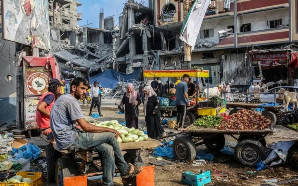 الحرب تدمر اقتصاد غزة: عشرات الآلاف من العمال بلا مصدر رزق