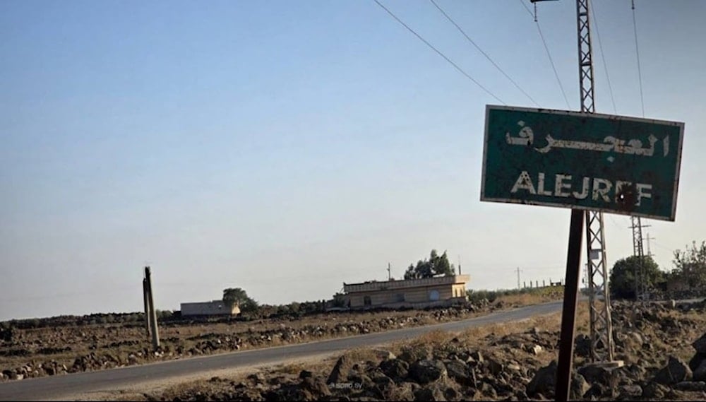 لوحة تعريفية عند بداية قرية العجرف في ريف القنيطرة الشمالي (تواصل اجتماعي)