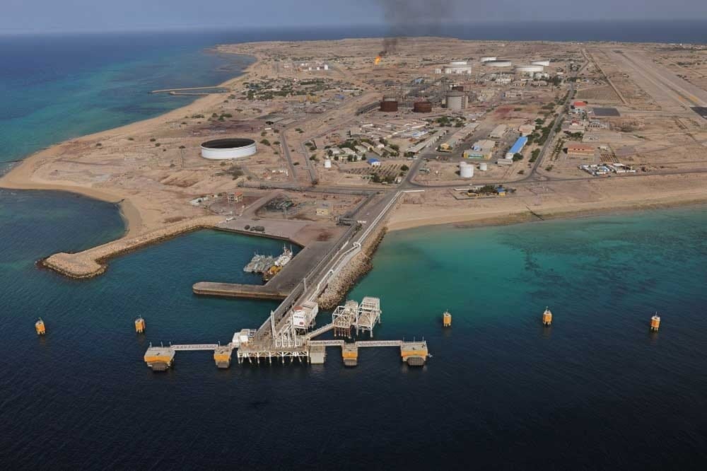 تم تنقية المياه الملوثة بالمواد النفطية في جزيرة سيري الإيرانية