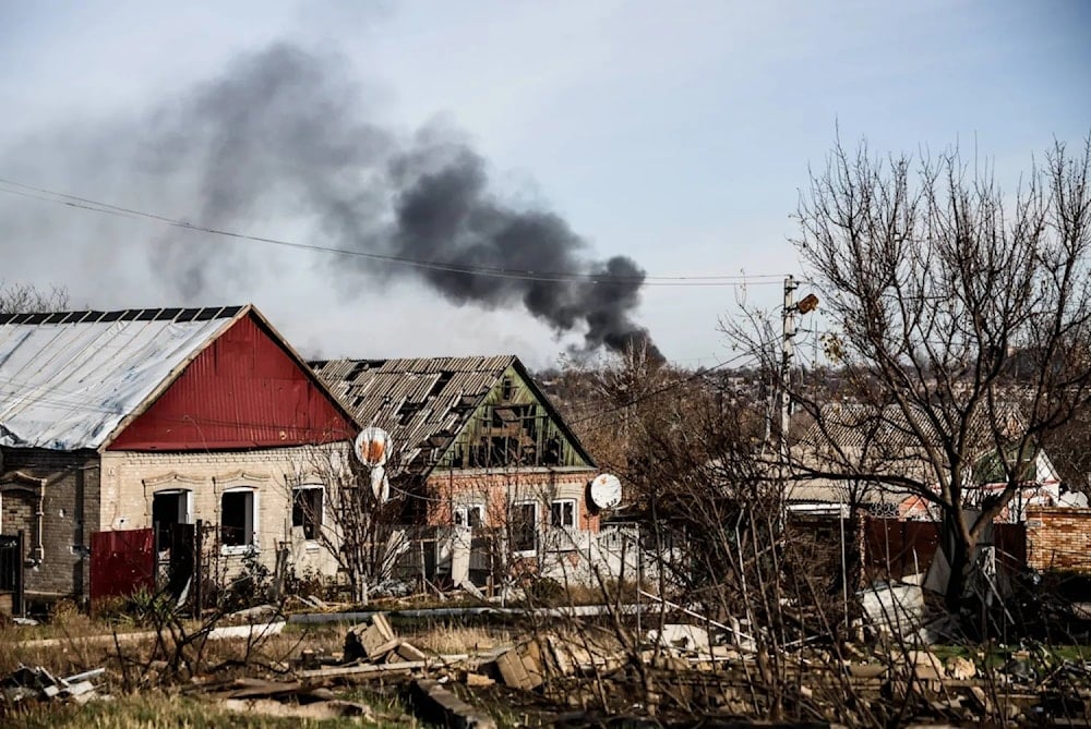 بلدة كوستيانتينيفكا الواقعة على خط الجبهة (رويترز)