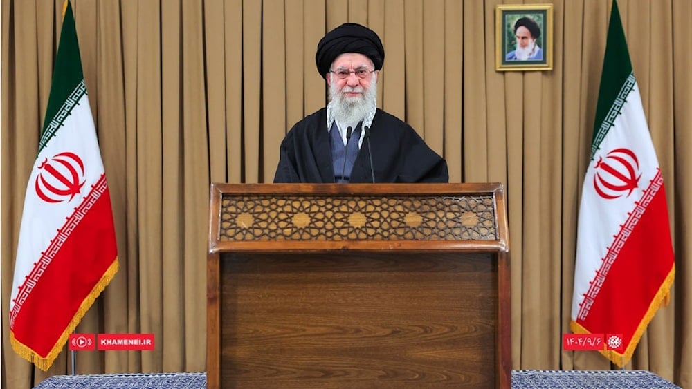 قائد الثورة والجمهورية الإسلامية في إيران، السيد علي خامنئي، خلال إلقائه كلمةً في 27 تشرين الثاني/نوفمبر 2025 (الموقع الرسمي للسيد خامنئي)