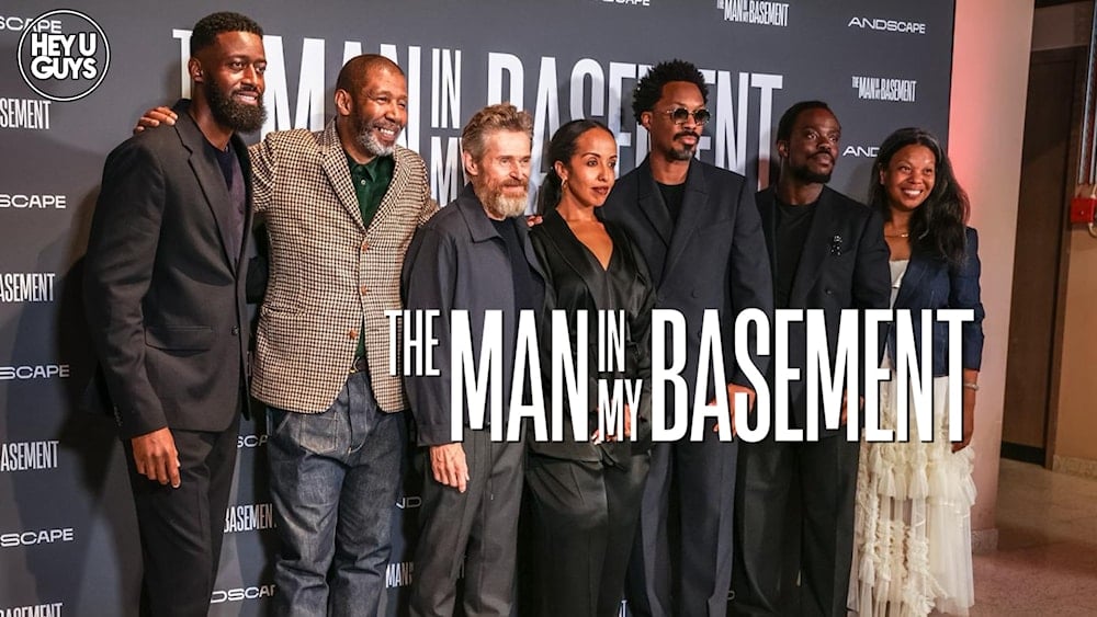 فريق الفيلم في لقطة جامعة