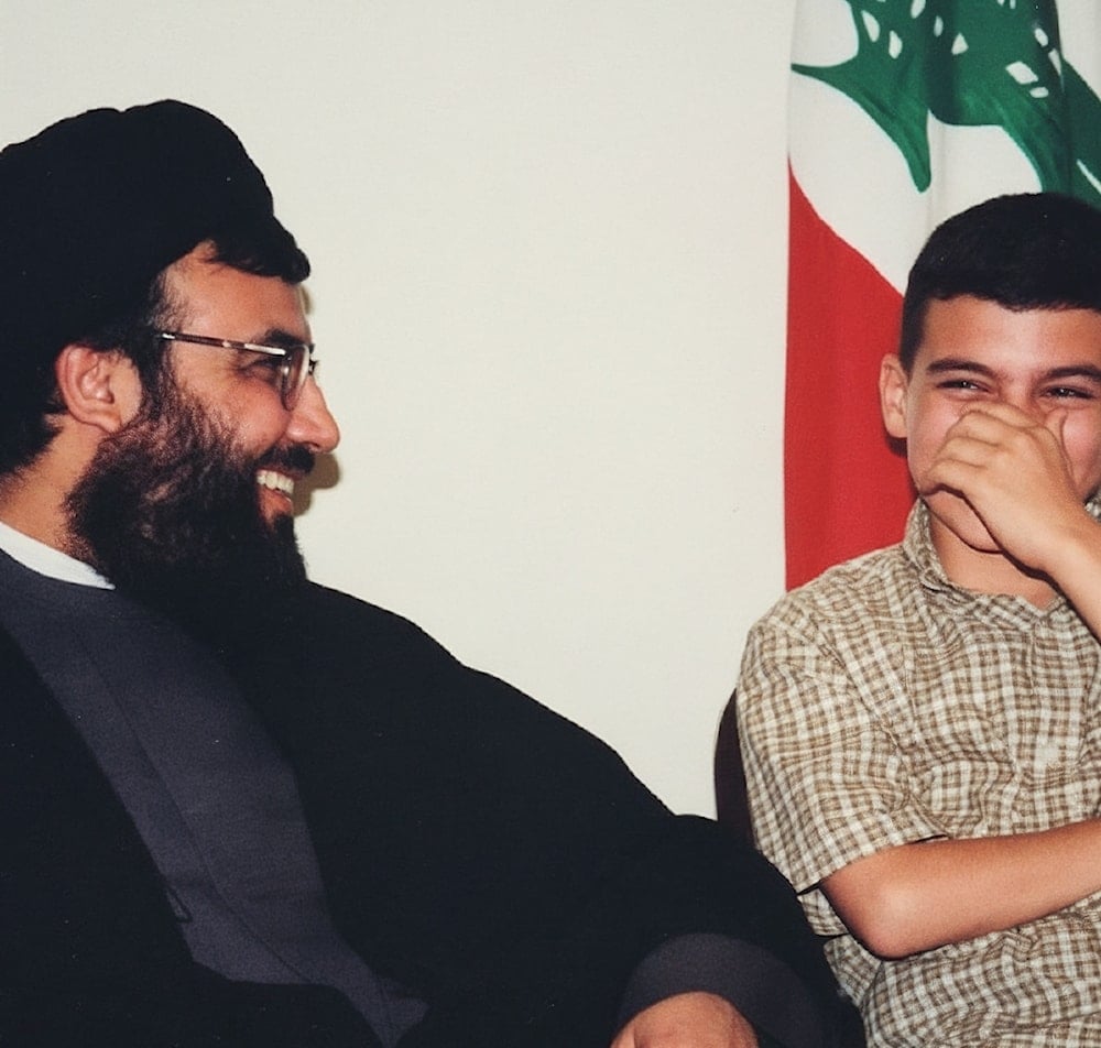 محمد علي نصر الله مع والده مع والده الشهيد 