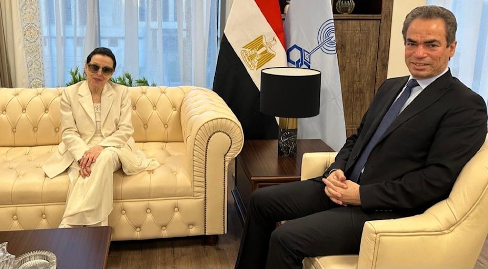 الفنانة نجاة الصغيرة خلال لقائها برئيس الهيئة الوطنية للإعلام