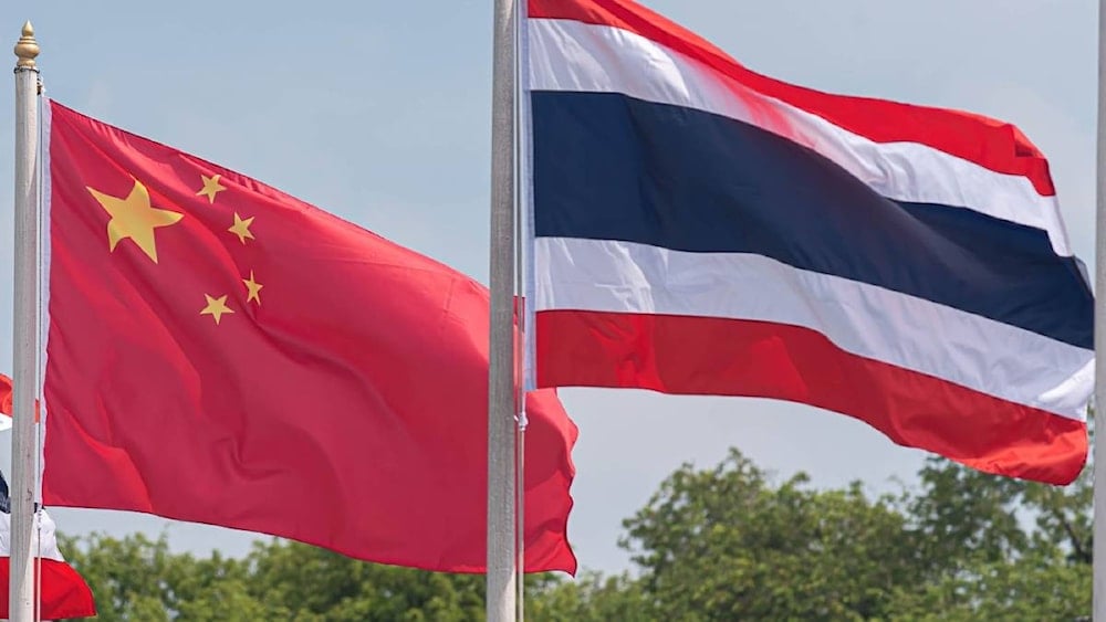 علما تايلاند والصين (أرشيف)