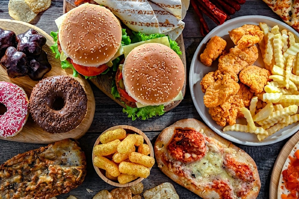 6 أطعمة تتناولها يومياً تغذي السرطان.. ما هي؟