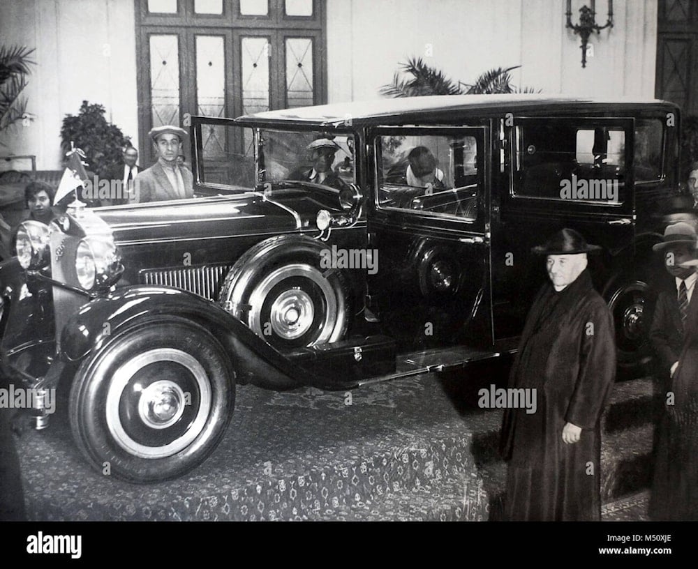 سيارة البابا بيوس الحادي عشر العرش الأولى من طراز 