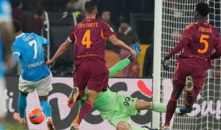 نابولي يقهر روما بهدف نيريس ويمنعه من استعادة الصدارة