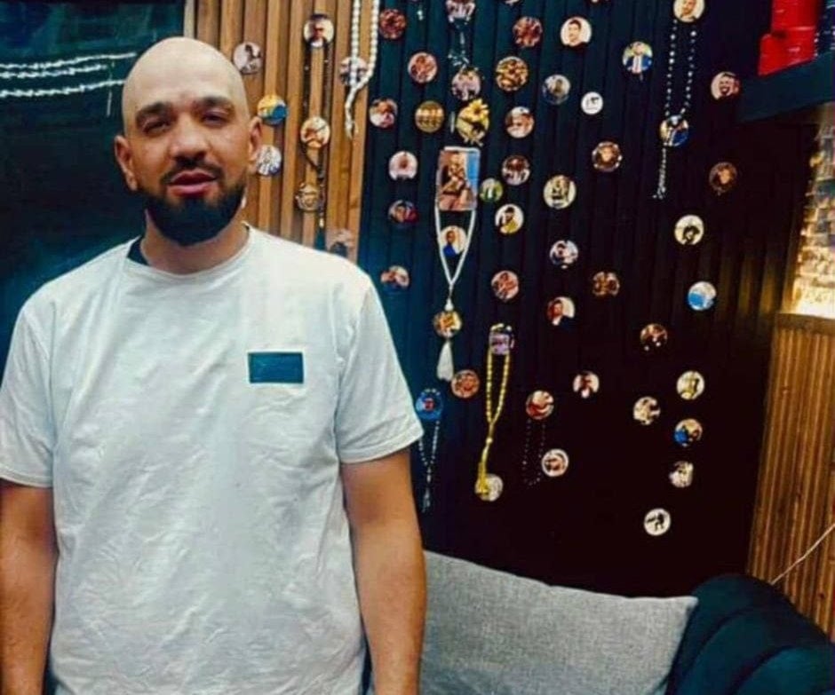 الشاب علي أبو عطية الذي أصابته القوة الإسرائيلية بالرصاص واعتقلته من وسط مدينة البيرة