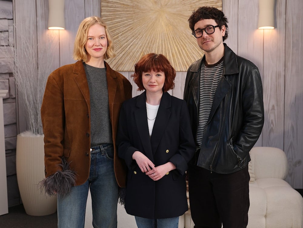 مخرج وكاتب الفيلم برين تشيناي مع: روزي وجاد.